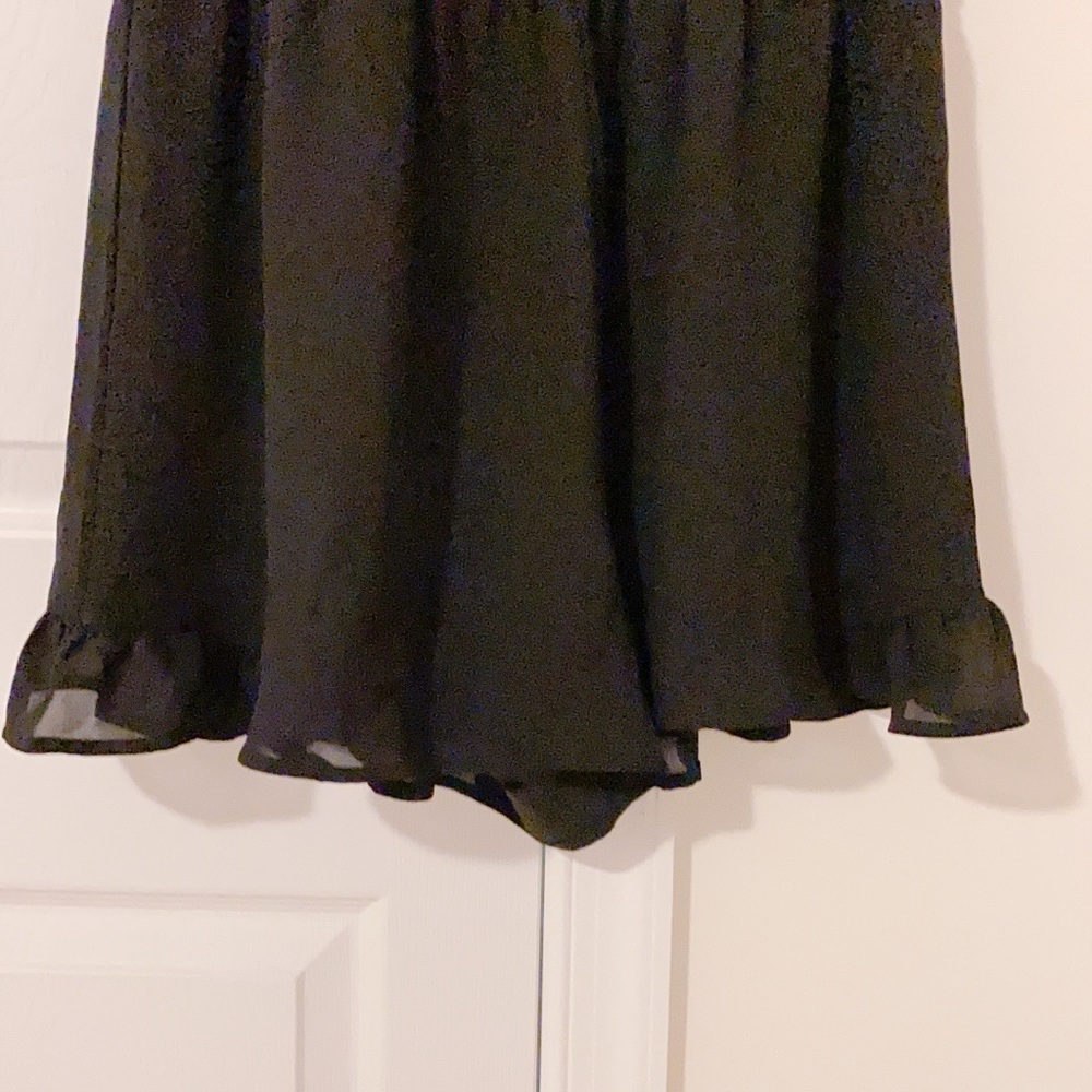 🆕 ASTR | Black Ruffle Romper - Picture 3 of 3